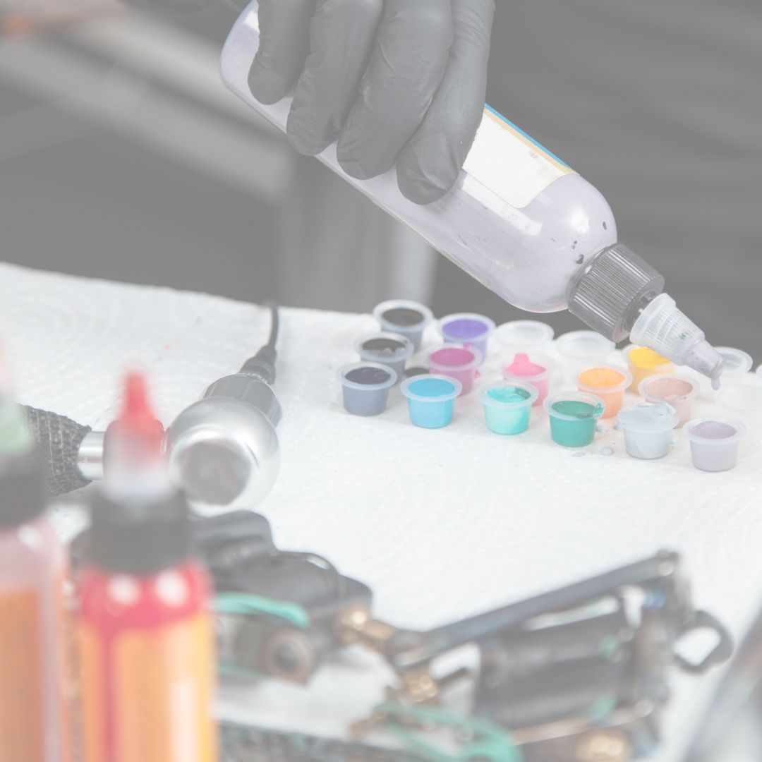 Pourquoi choisir des encres professionnelles de qualité pour le tatouage et le maquillage permanent - SBDistribution