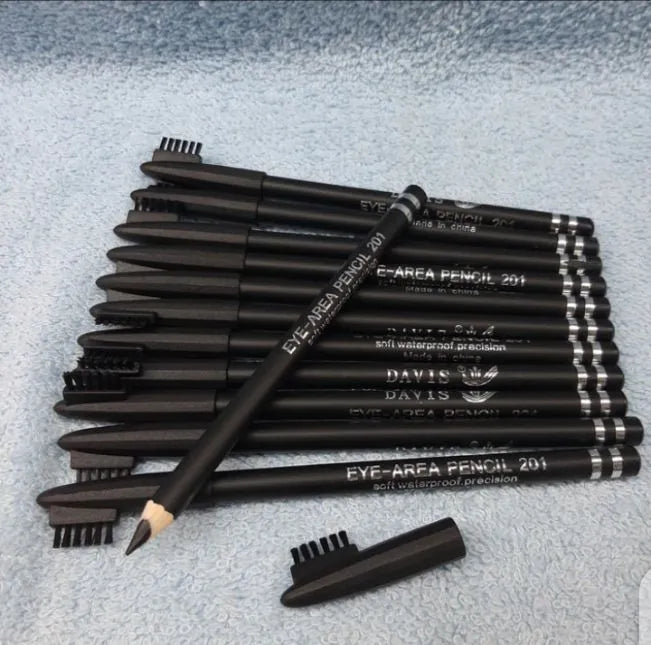 Le crayon contour des yeux Davis a un crayon à sourcils imperméable